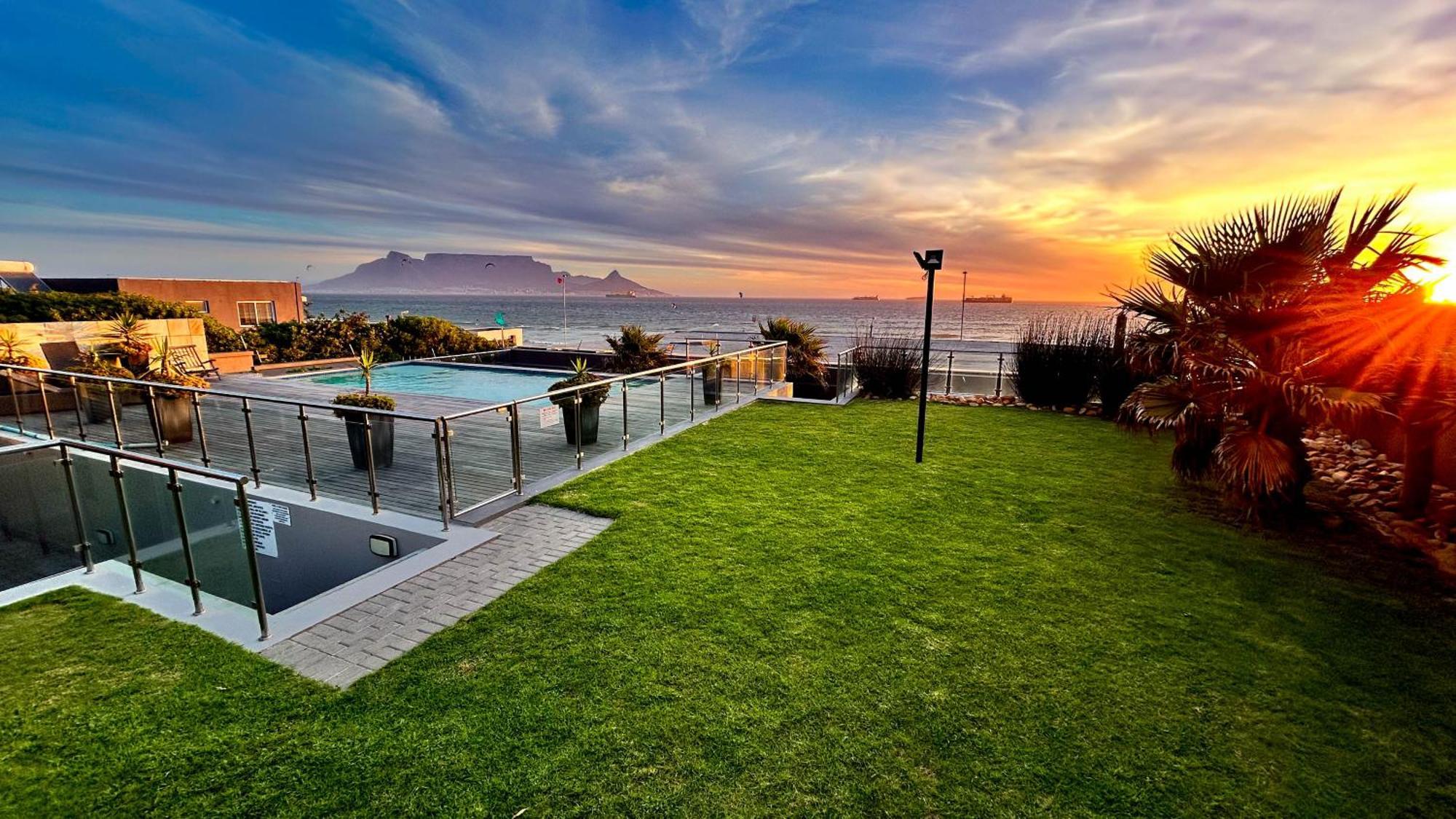 Heaven On Earth - Blouberg Beachfront Self-Catering Apartment Блаубергстранд Экстерьер фото