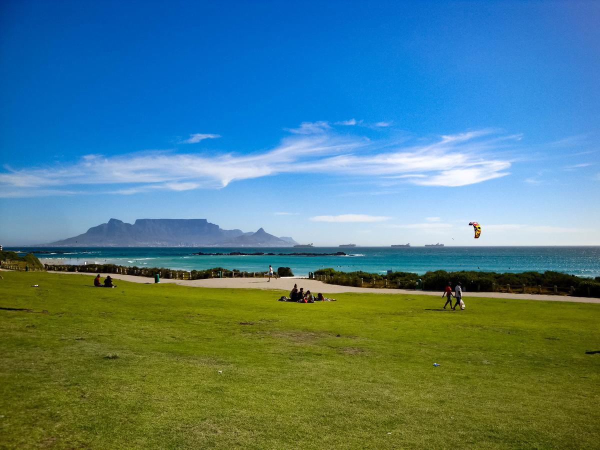 Heaven On Earth - Blouberg Beachfront Self-Catering Apartment Блаубергстранд Экстерьер фото